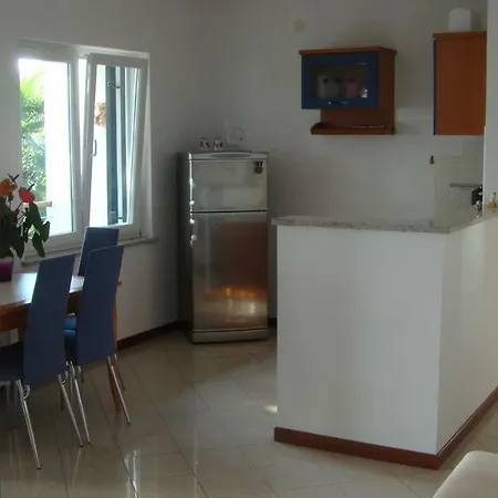 Leon And Leona Apartman *