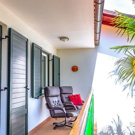 Apartment Leon And Leona *