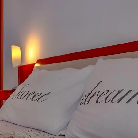 Leon And Leona Apartment