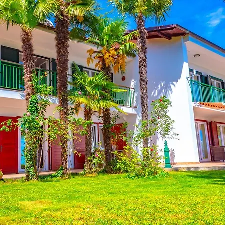 Leon And Leona Apartment